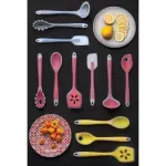 ESPATULA-TRAMONTINA-PERFURADA-VERMELHA-EM-NYLON-E-SILICONE